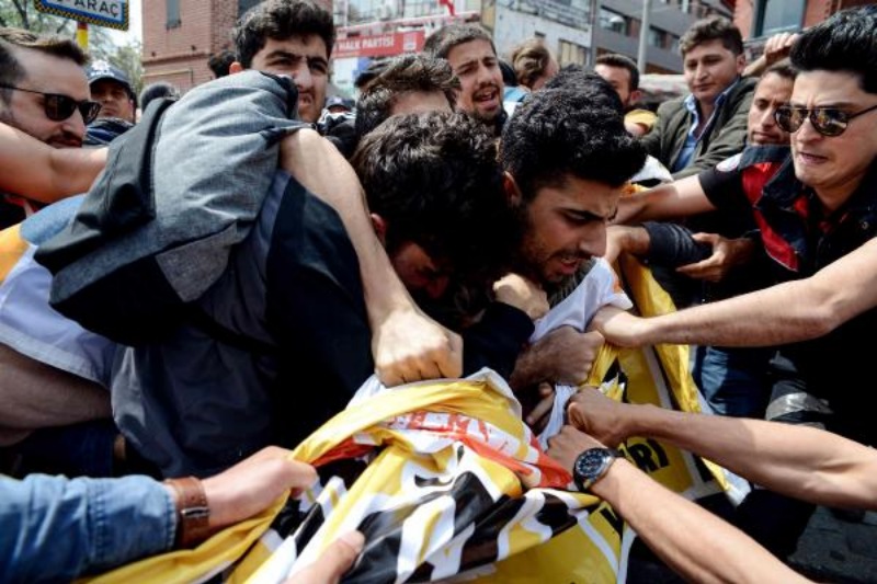 Taksim'e yürümek isteyenlere polis müdahalesi: 127 gözaltı 11