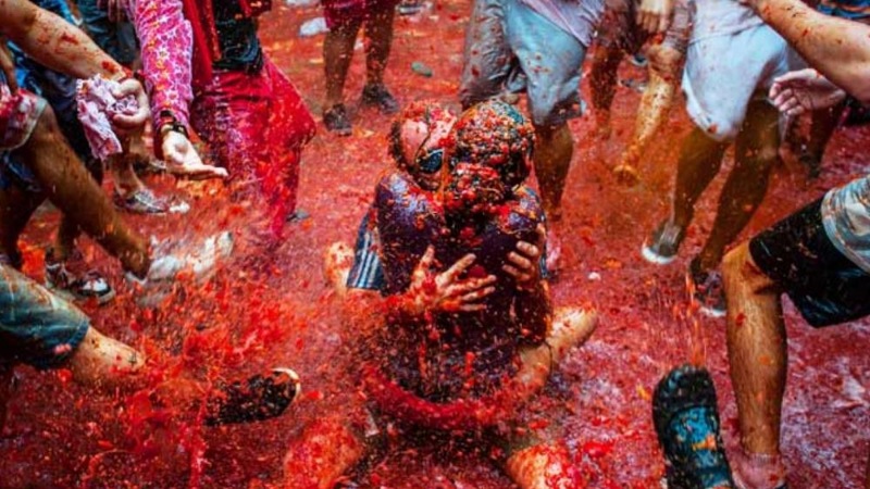 'La Tomatina'da domatesler havada uçuştu 3