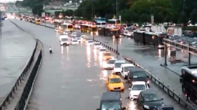 Fotoğraflarla İstanbul’daki sel felaketi 16