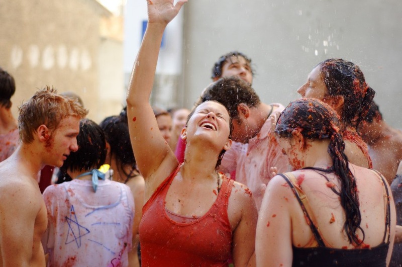 'La Tomatina'da domatesler havada uçuştu 1