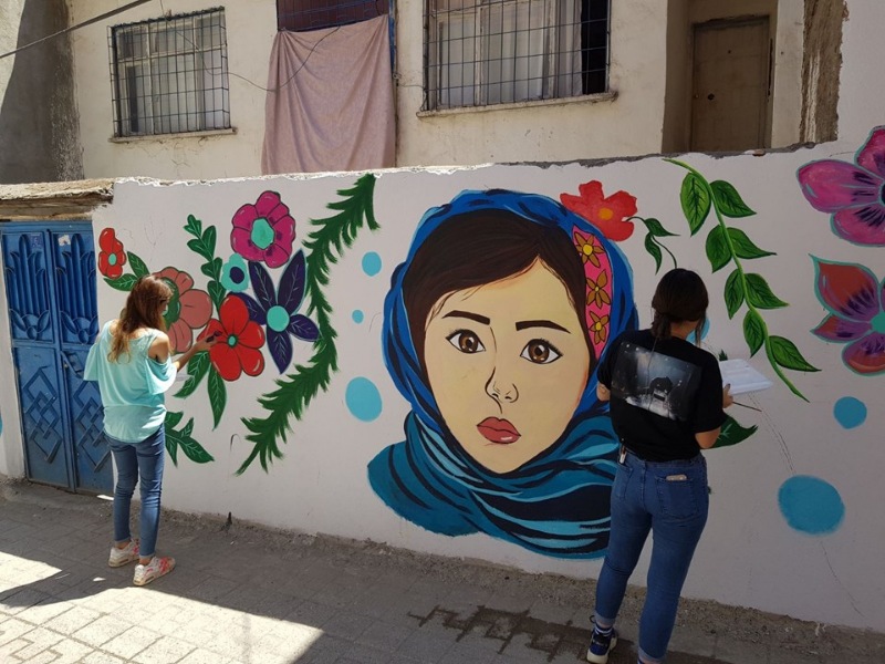 Diyarbakır sokaklarını renklendiren Nazlı öğretmen 9