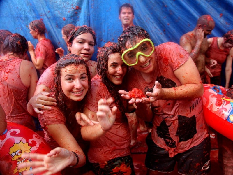 'La Tomatina'da domatesler havada uçuştu 4