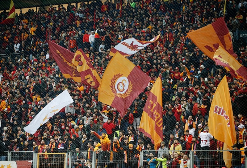 En fazla taraftarı olan takım Galatasaray, en fanatik taraftar Trabzonspor'da 1
