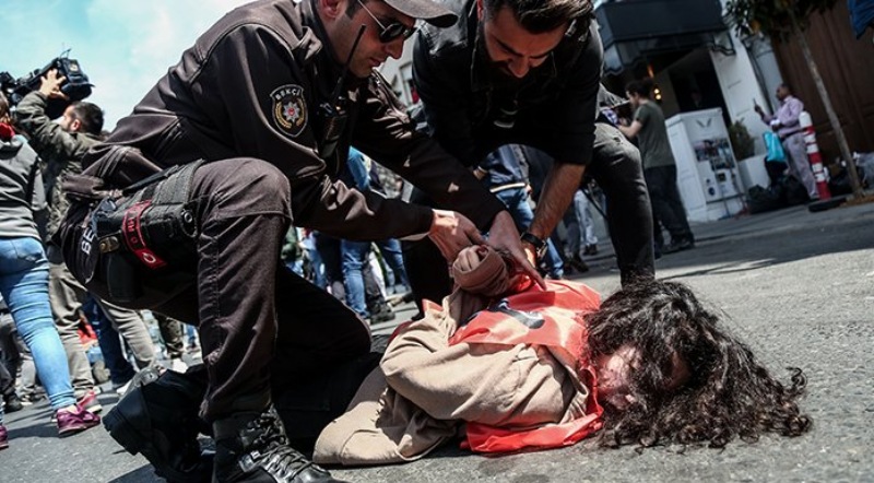 Taksim'e yürümek isteyenlere polis müdahalesi: 127 gözaltı 9