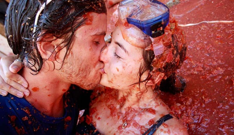 'La Tomatina'da domatesler havada uçuştu 18