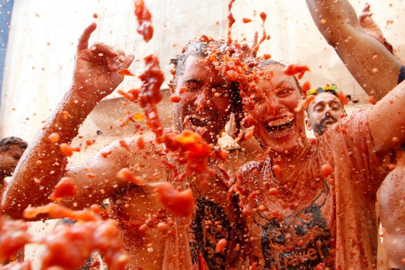 'La Tomatina'da domatesler havada uçuştu 2