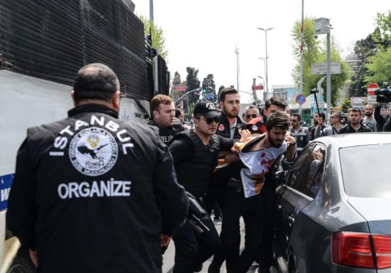 Taksim'e yürümek isteyenlere polis müdahalesi: 127 gözaltı 13