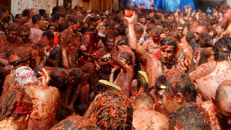 'La Tomatina'da domatesler havada uçuştu 6