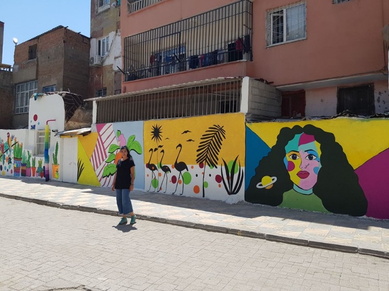 Diyarbakır sokaklarını renklendiren Nazlı öğretmen 13