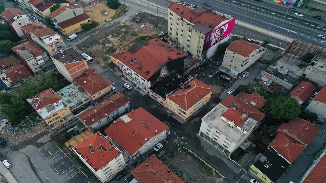 Kadıköy'de patlama sonucu üç kişinin öldüğü bina havadan görüntülendi 4