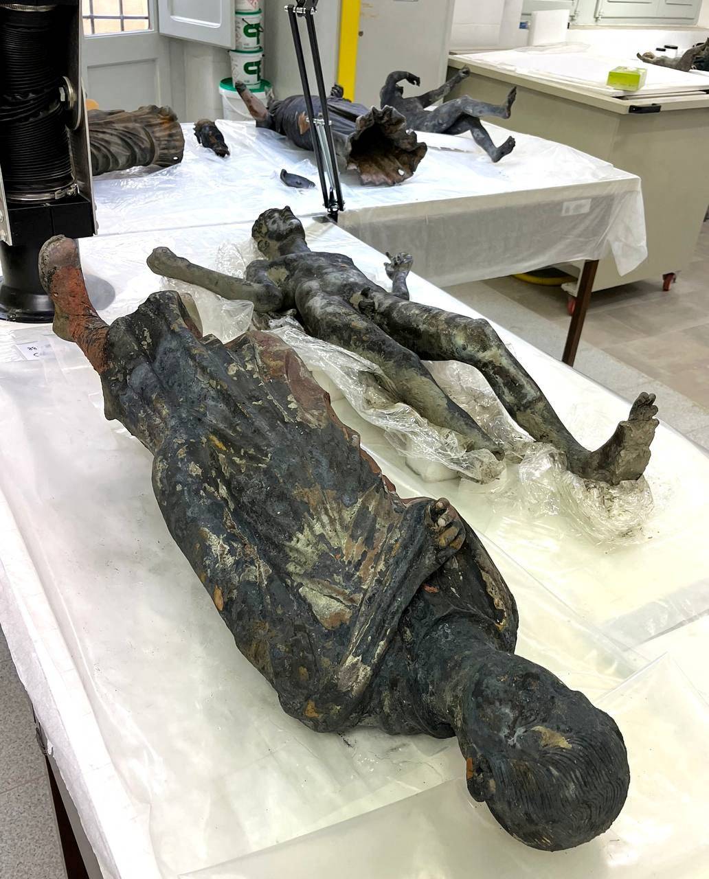 İtalya'da 'sansasyonel' keşif: 2 bin 300 yıllık heykeller bulundu 4