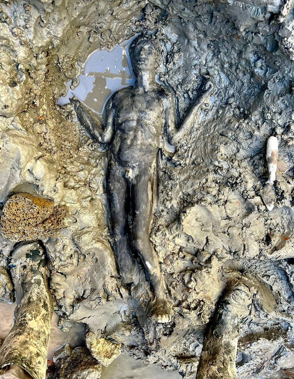 İtalya'da 'sansasyonel' keşif: 2 bin 300 yıllık heykeller bulundu 1