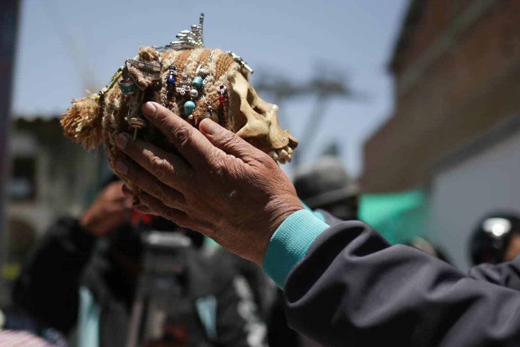 Bolivya'da Natitas Festivali kutlamalarının amacı ölülere saygı 9