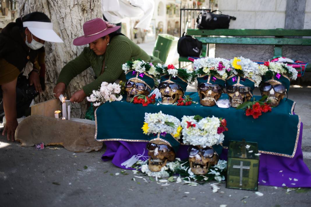 Bolivya'da Natitas Festivali kutlamalarının amacı ölülere saygı 6