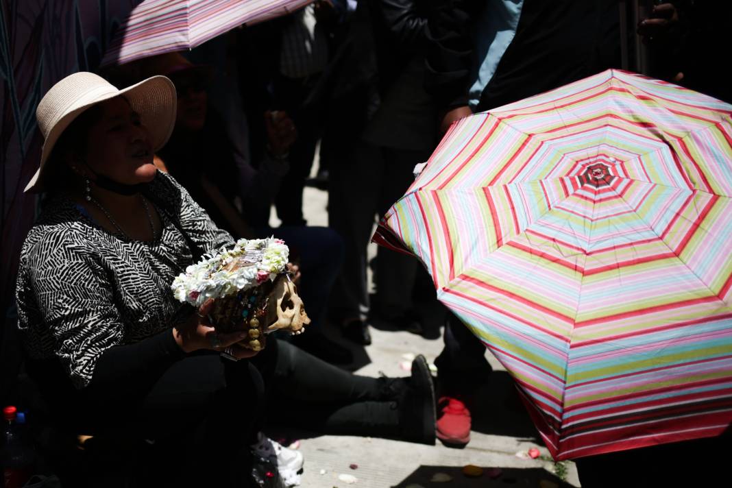 Bolivya'da Natitas Festivali kutlamalarının amacı ölülere saygı 7