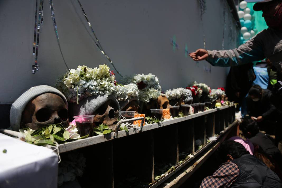 Bolivya'da Natitas Festivali kutlamalarının amacı ölülere saygı 4
