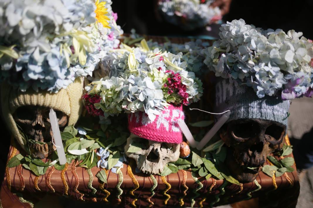 Bolivya'da Natitas Festivali kutlamalarının amacı ölülere saygı 1