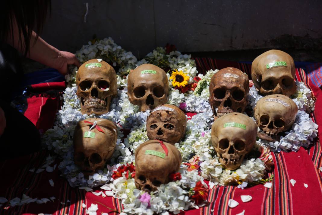 Bolivya'da Natitas Festivali kutlamalarının amacı ölülere saygı 34