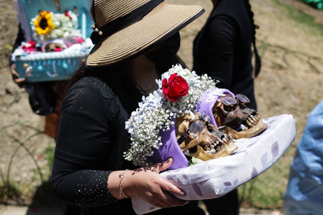 Bolivya'da Natitas Festivali kutlamalarının amacı ölülere saygı 35