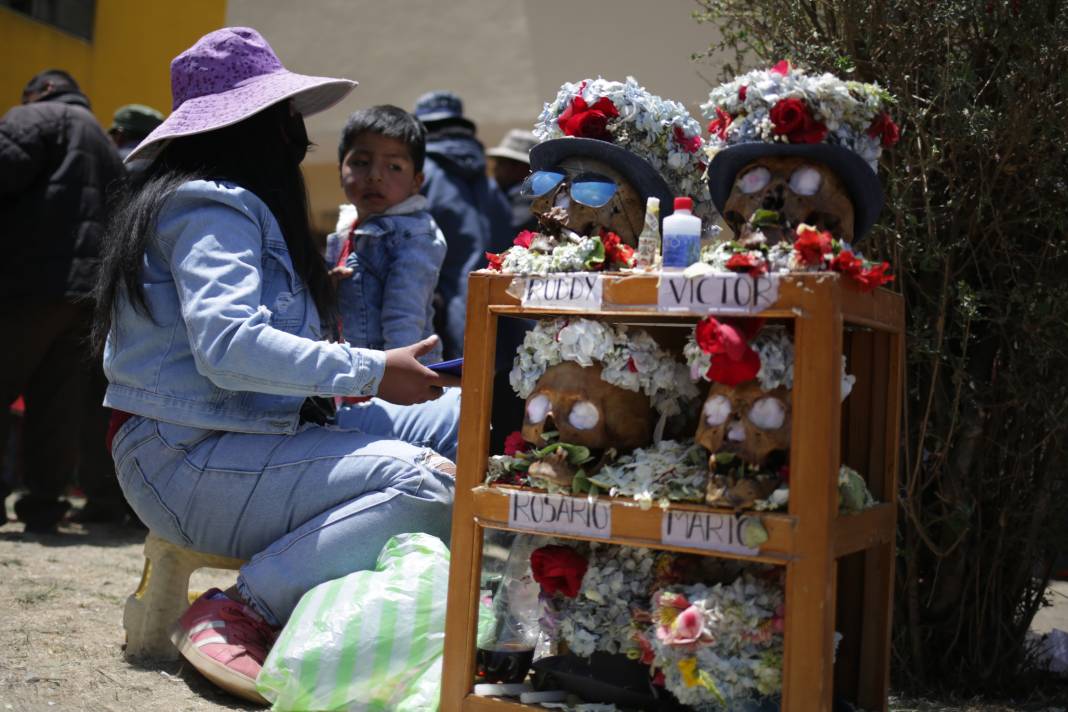 Bolivya'da Natitas Festivali kutlamalarının amacı ölülere saygı 29
