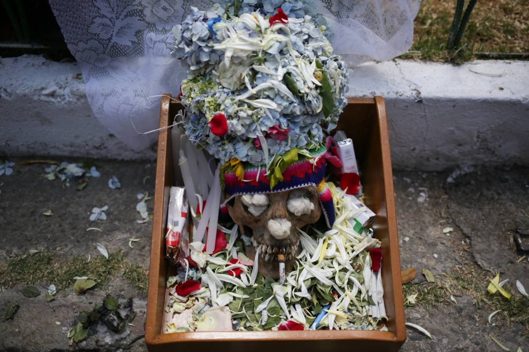 Bolivya'da Natitas Festivali kutlamalarının amacı ölülere saygı 24