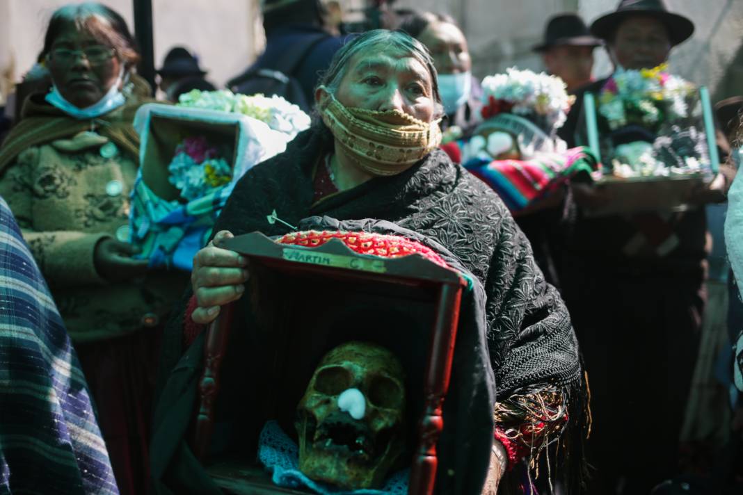 Bolivya'da Natitas Festivali kutlamalarının amacı ölülere saygı 25