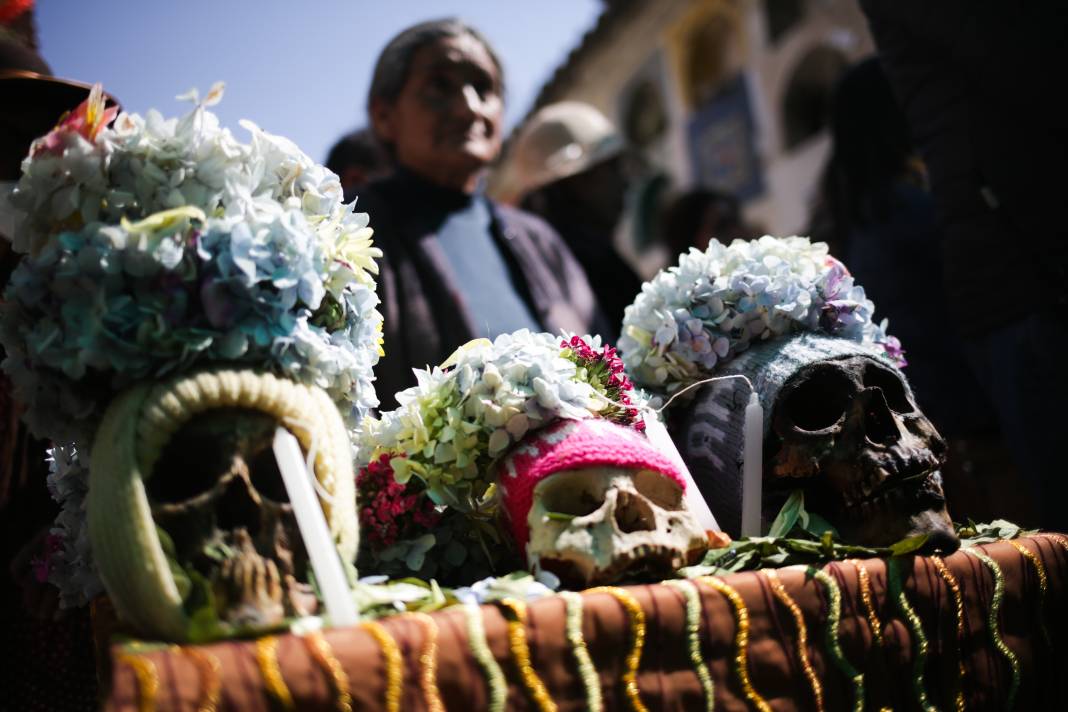 Bolivya'da Natitas Festivali kutlamalarının amacı ölülere saygı 21