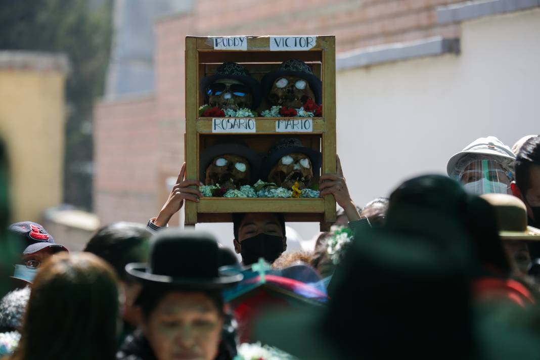 Bolivya'da Natitas Festivali kutlamalarının amacı ölülere saygı 22