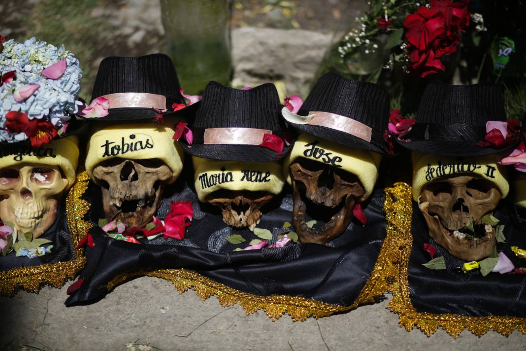 Bolivya'da Natitas Festivali kutlamalarının amacı ölülere saygı 15