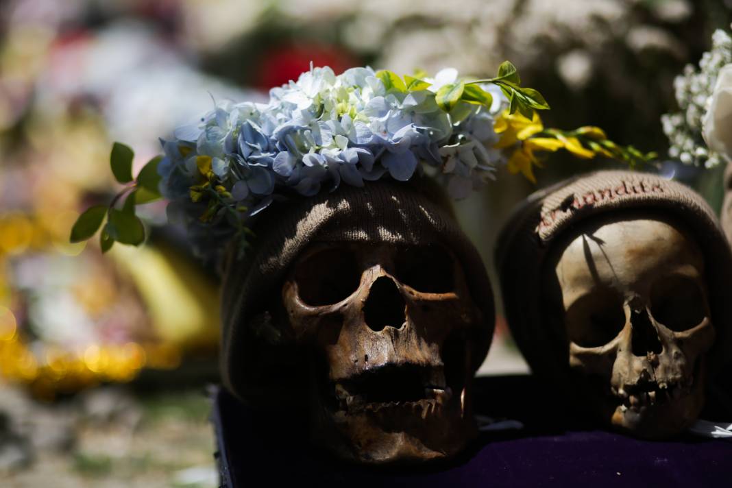 Bolivya'da Natitas Festivali kutlamalarının amacı ölülere saygı 19