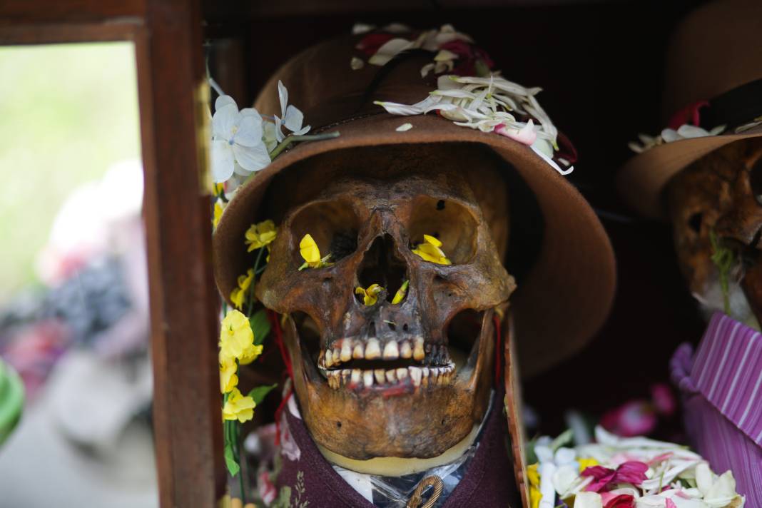 Bolivya'da Natitas Festivali kutlamalarının amacı ölülere saygı 17