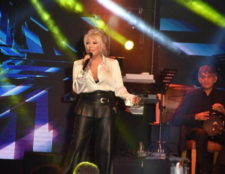 Ajda Pekkan'ın sağlık durumuyla ilgili son durum: Bu geceyi hastanede geçirecek 3