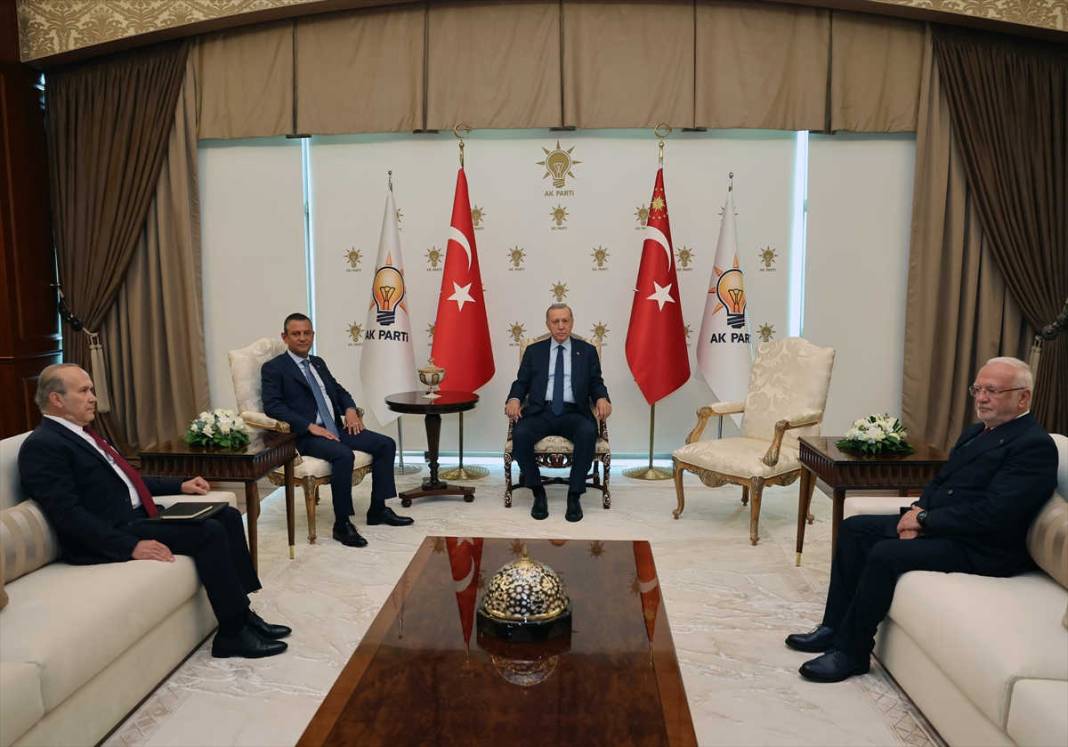 Fotoğraflarla Özgür Özel-Tayyip Erdoğan buluşması: Görüşme kaçıncı katta yapıldı, masada hangi konular var? 5