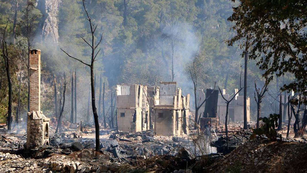 Olympos'taki 'Kadir'in Ağaç Evleri’ndeki yangın sonunda kullanılabilir yer kalmadı: 'Yeniden yapacağım' 2
