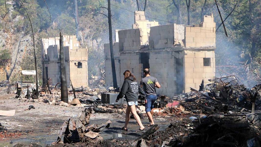 Olympos'taki 'Kadir'in Ağaç Evleri’ndeki yangın sonunda kullanılabilir yer kalmadı: 'Yeniden yapacağım' 7