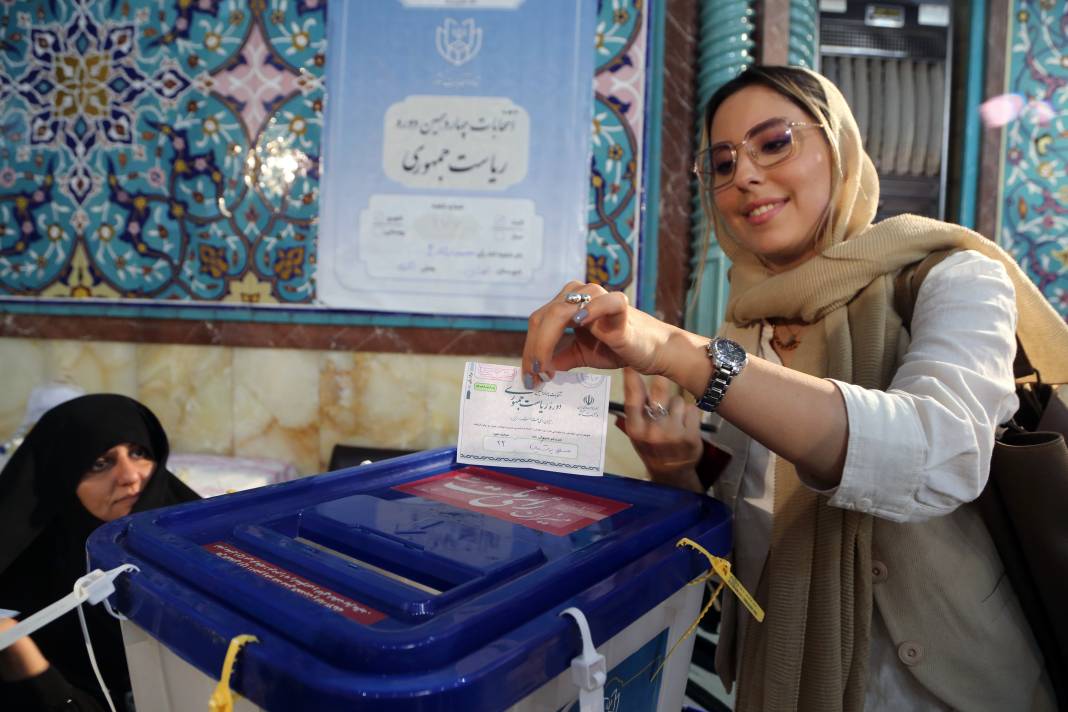 Fotoğraflarla İran Cumhurbaşkanlığı seçimi 12