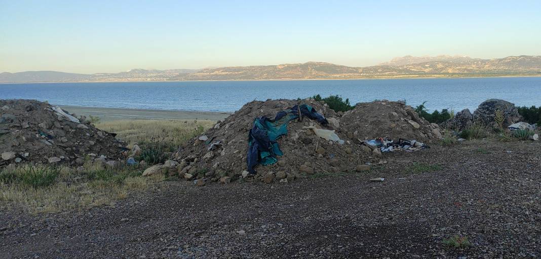 Burdur Gölü kenarına hafriyat ve atık döküldü 4