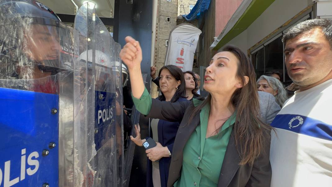 Hakkari, İstanbul, Ankara... DEM Parti kayyım atanmasına karşı ayakta 6