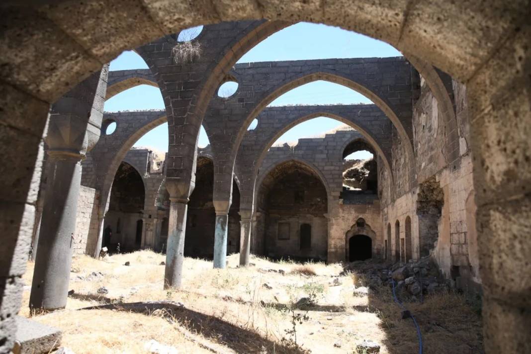 Diyarbakır'da 500 yıllık Surp Sarkis Ermeni Kilisesi'nde restorasyon çalışması başlatıldı 2