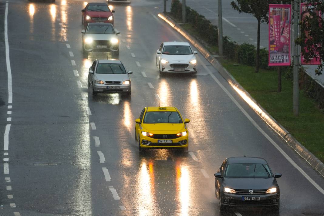 İstanbul güne sağanak yağışla uyandı 3