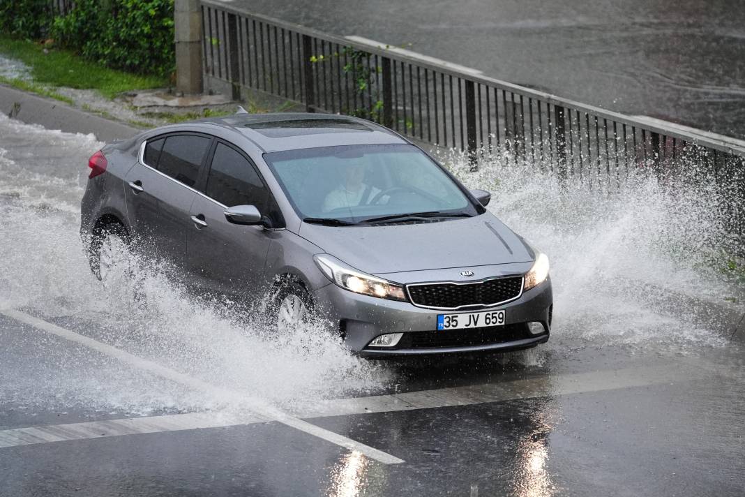 İstanbul güne sağanak yağışla uyandı 7