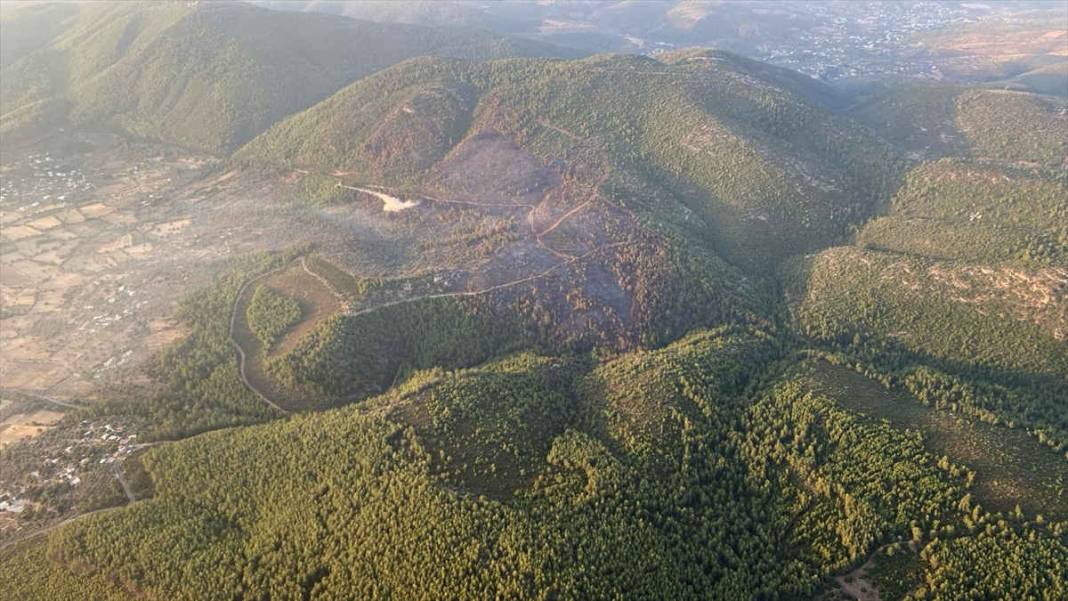 Bodrum'daki orman yangını 18 saatte kontrol altına alındı, yanan alan havadan görüntülendi 2