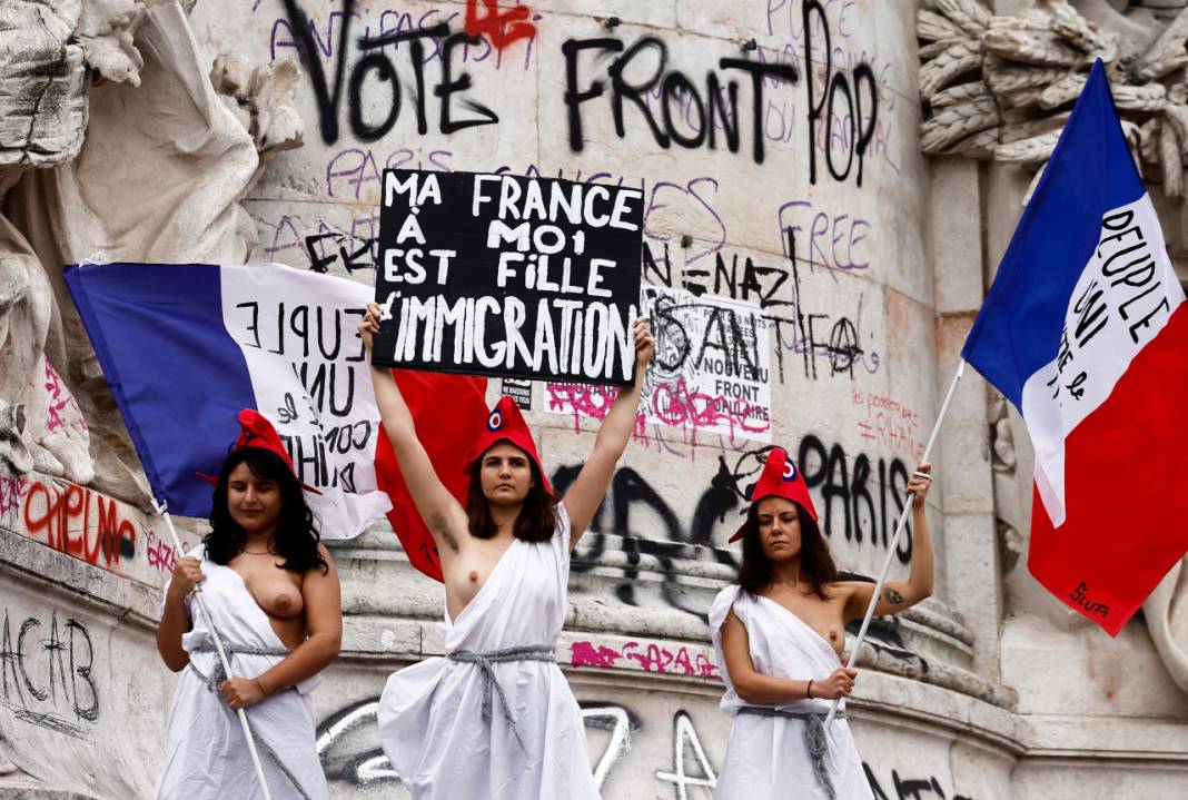 Paris'te binlerce kişi aşırı sağa karşı sokağa indi: 'Fransa bayrağı faşistlere ait değildir' 9