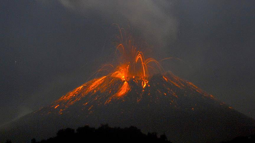 Etna Yanardağı kül ve lav püskürtmeye devam ediyor 6