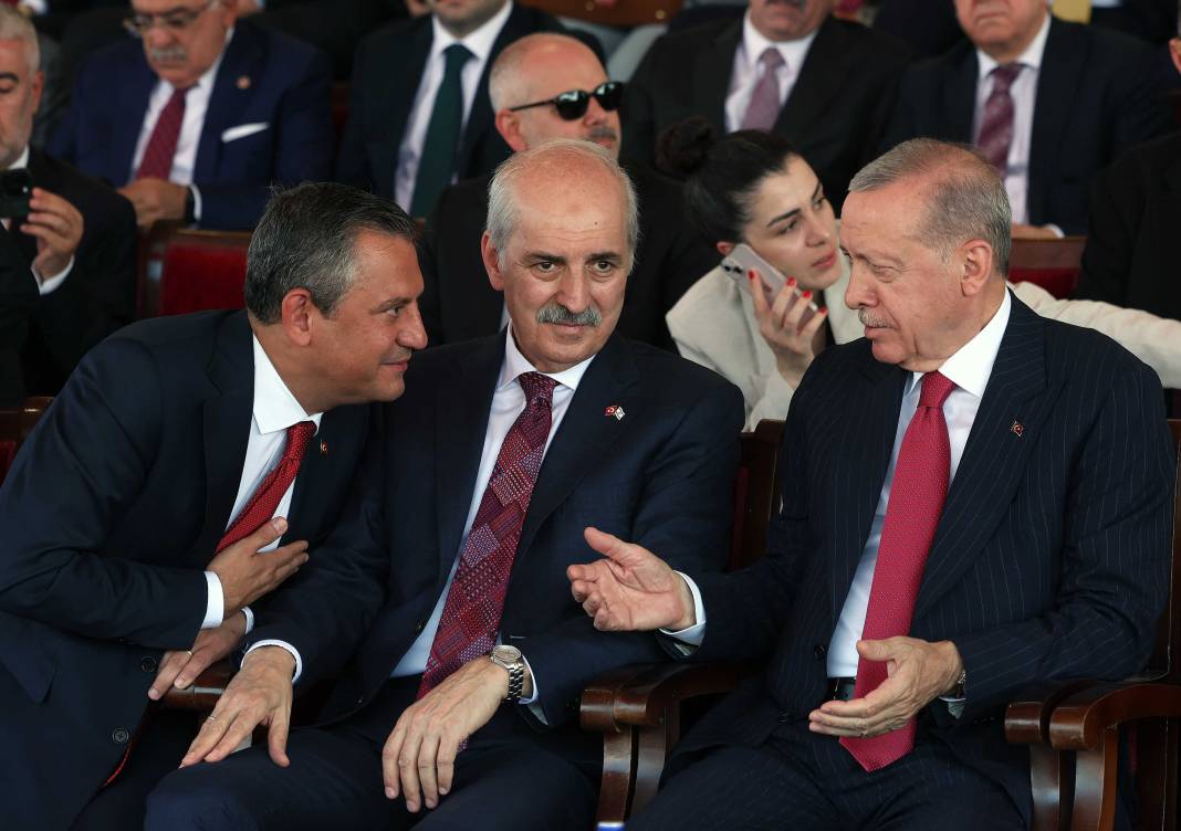 Erdoğan'dan Kıbrıs'ta Özgür Özel'e teşekkür 1