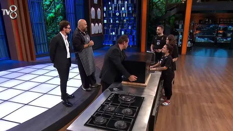 Masterchef'te bir isim daha yarışmaya veda etti: Adını duydu, fenalaştı 3