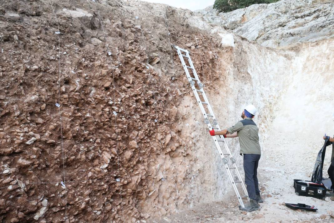 Narlı fayı üzerinde iki hendek açıldı: 'Komşu olan fayların ve illerin tehlike seviyesi yükselmiş durumda' 11