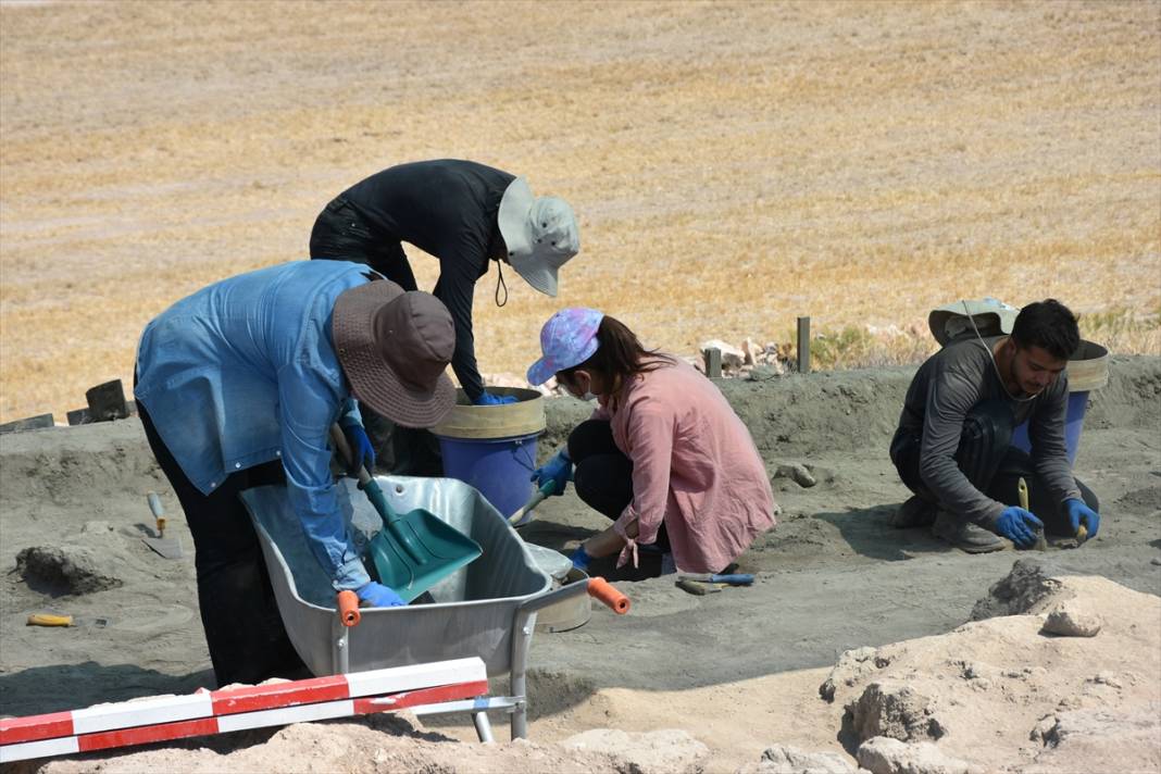 Kayıp şehir Puruşhanda'nın izinde: Afyon'daki kazılara Japon arkeologlar katıldı 19