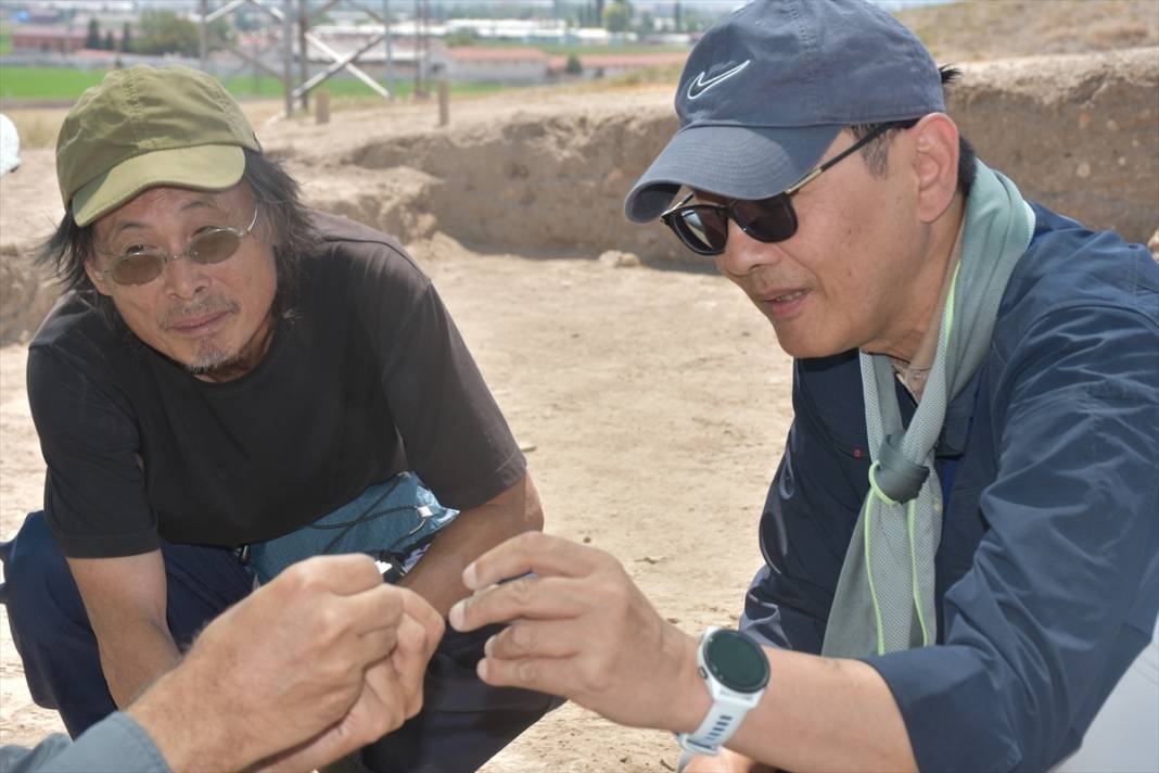 Kayıp şehir Puruşhanda'nın izinde: Afyon'daki kazılara Japon arkeologlar katıldı 7