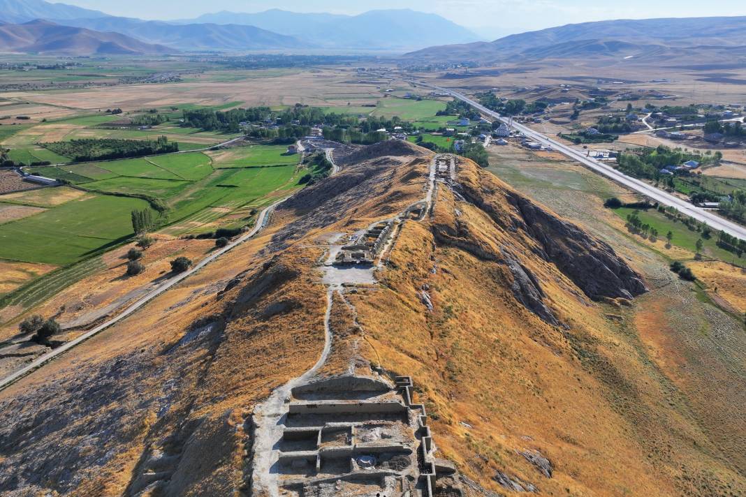 Van'da Urartulardan kalma Çavuştepe Kalesi'nde yeni bir koridor bulundu 14